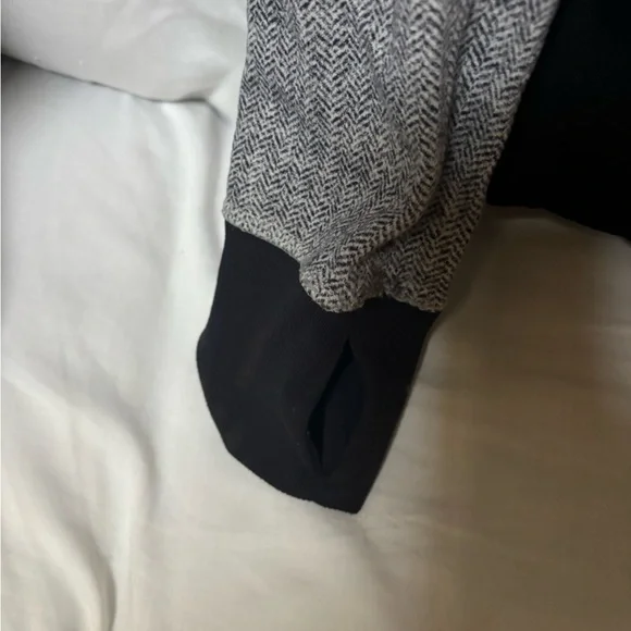 Lululemon Black Zippered Jacket - Picture 5 of 6